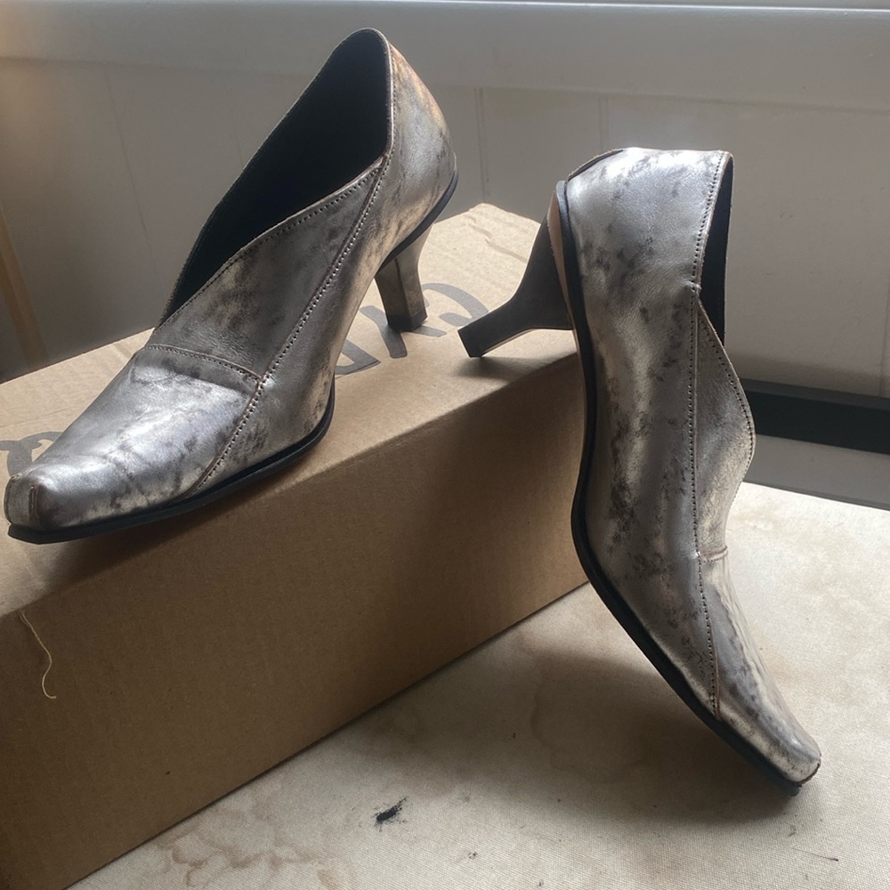 Size 6 /36 Cydwoq woman’s shoe handmade in USA